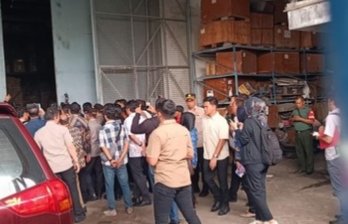 Akibat Laksanakan Shalat Jum’at, Perusahaan Di Surabaya Potong Gaji Karyawanya