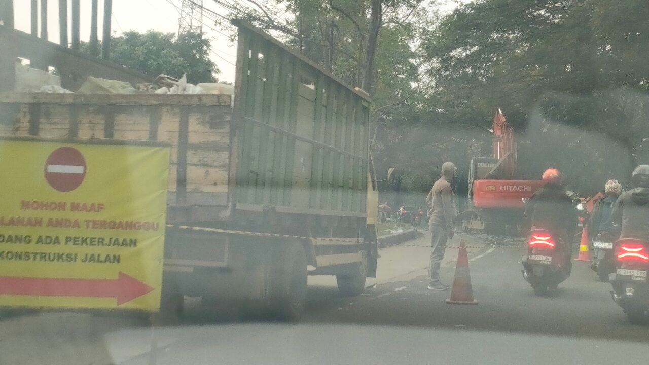 Tidak Hanya Bikin Macet, Pelaksana Proyek Jalan Raya Baru Pemda Juga Lalaikan K3