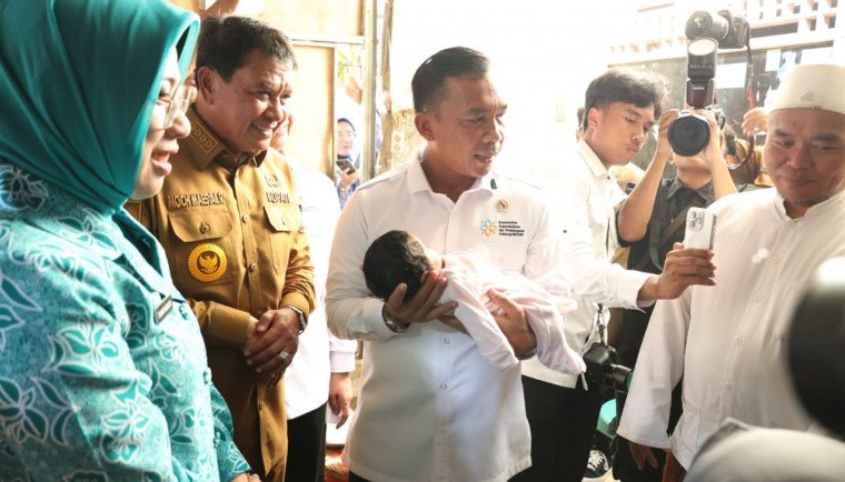 Bupati Tangerang, Maesyal Rasyid Dampingi Menteri BKKBN Tinjau SPPG Di Tigaraksa