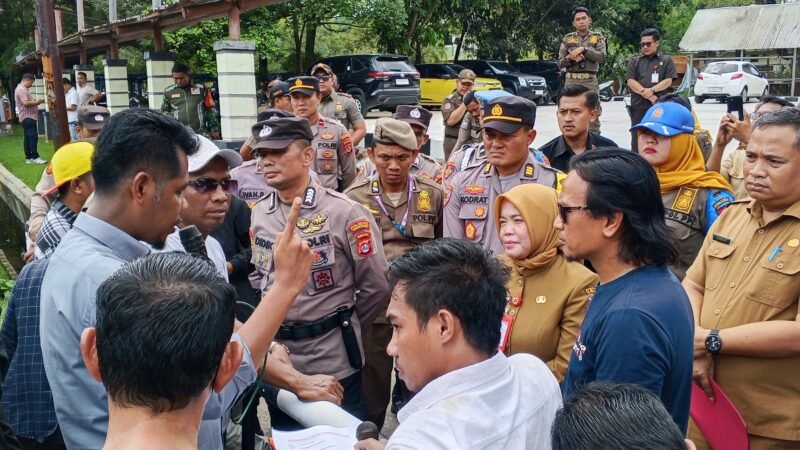 Gedung DPRD Sepi Saat Ada Aksi Unjuk Rasa Tuntut Kegiatan Konser Privat Pemkab Tangerang Di Bandung